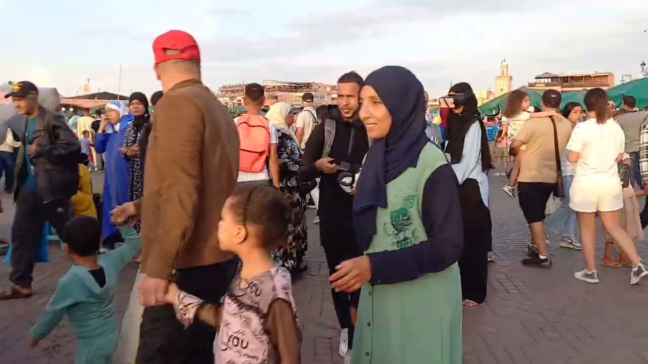 fas morocco marakeş jmaa el fna  meydan Afrika en büyük meydanı
