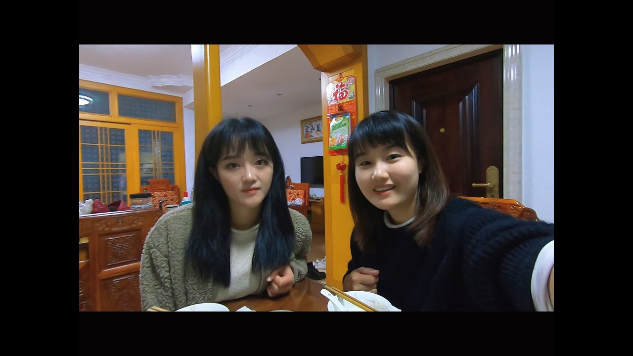 猪猪赶海捡了好多大海螺，把肉挑出来爆炒，姐姐不仅人美厨艺也好