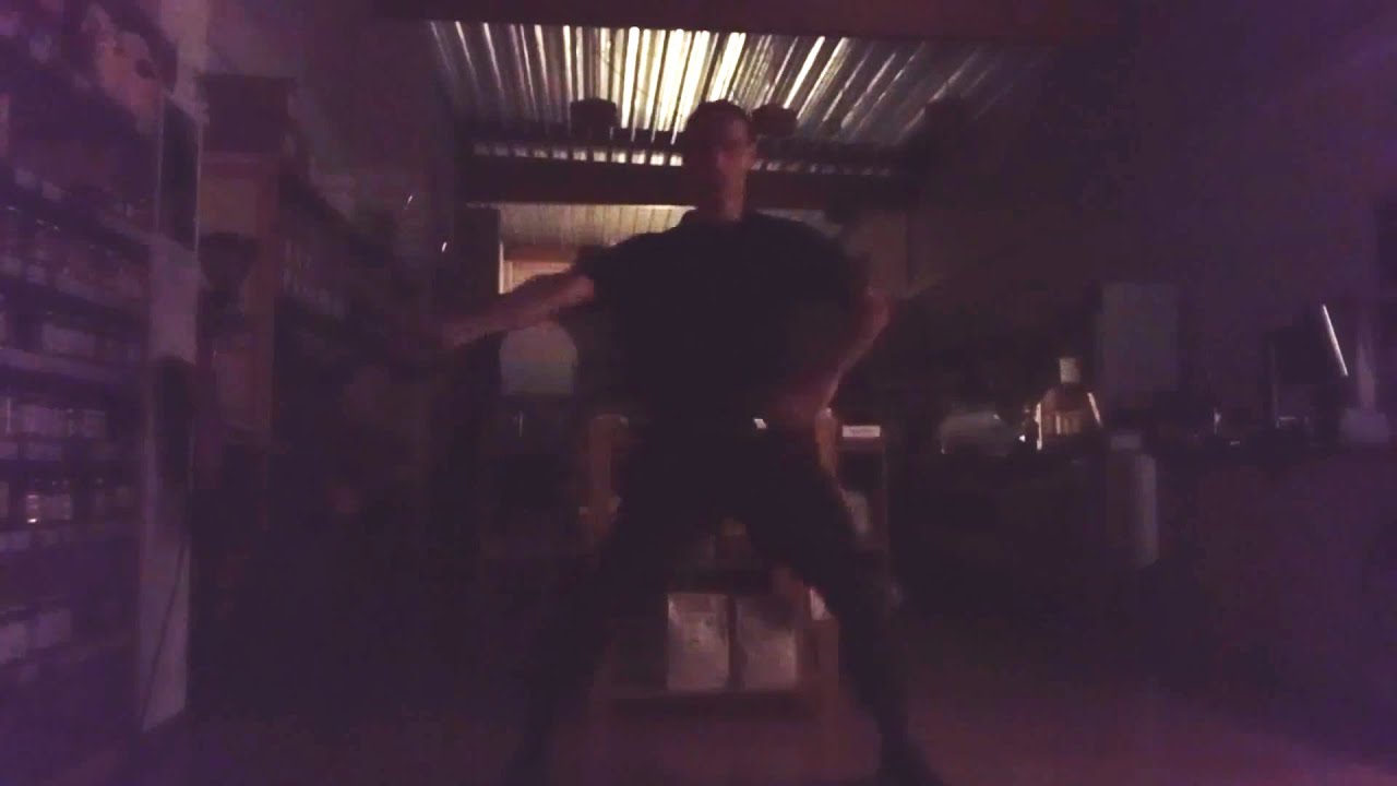Minuit Machine – Basic Needs / Dance in a store / Izgoï