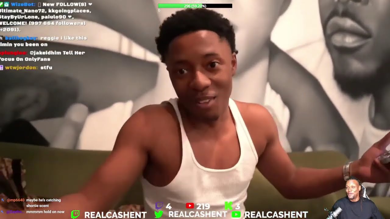 Реджи проверяет запахи во время прямой трансляции.