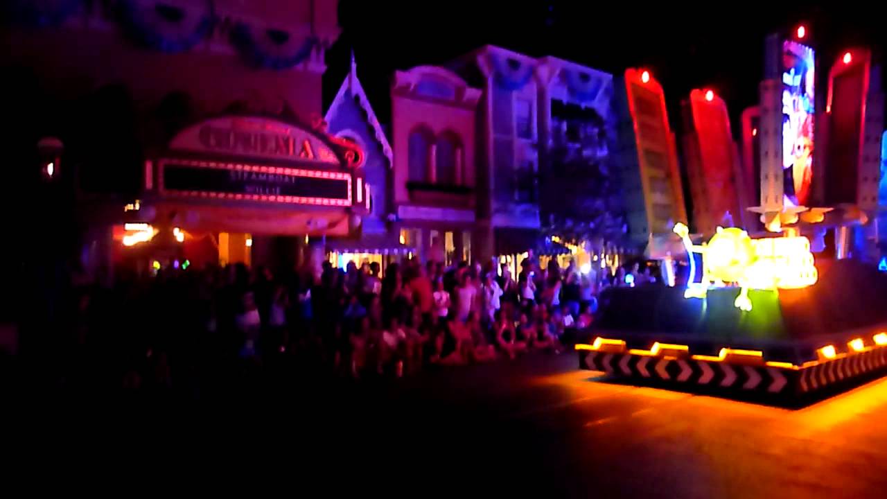 Disneyland Paint the Night Parade!