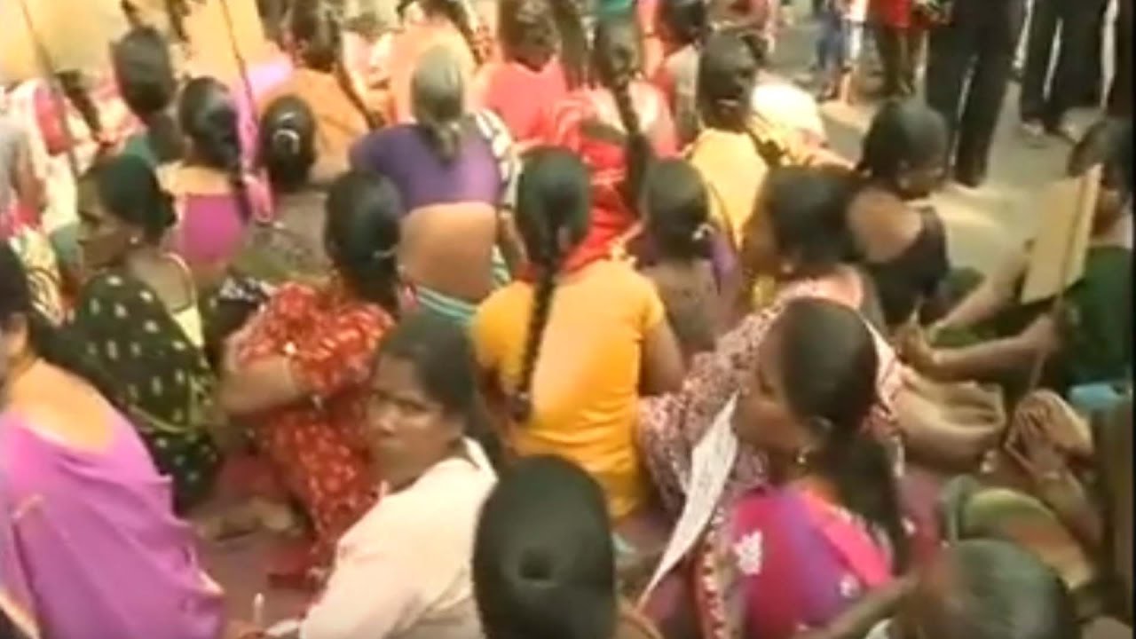 YSRCP Leaders Protests For Ration Cards in Rajahmundry