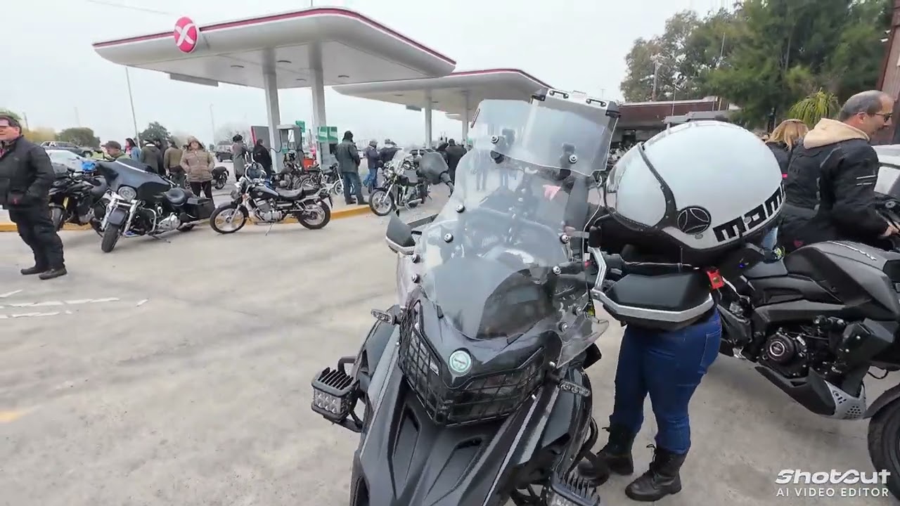 No importa a qué te dediques, cuando hay motos de por medio somos todos iguales.