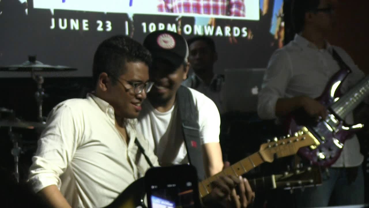 Glenn Fredly - Hikayat Cintaku ~ Kasih Putih @ Hard Rock Cafe Jakarta [HD]
