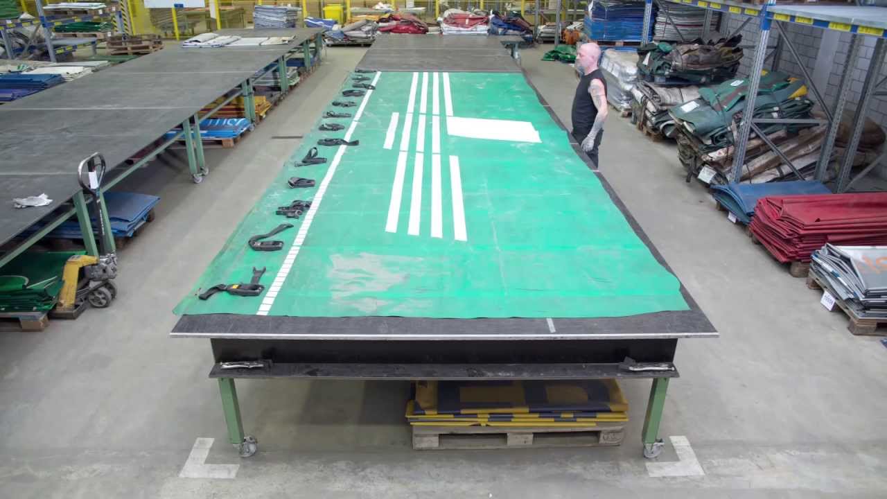 FREITAG Production: Step 2 - Cutting