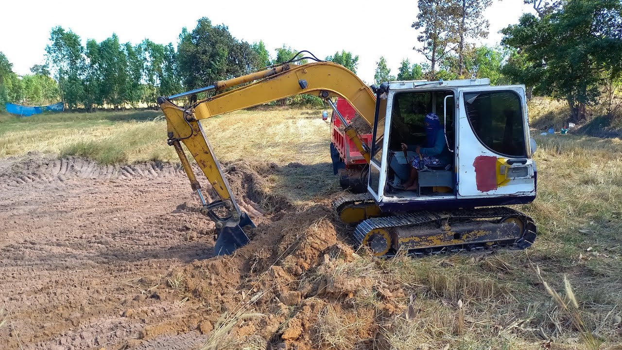 มาชมรุ่นเก๋าเจอรุ่นเก๋า komatsu pc60ไม่เก่งจริงขับไม่ได้นะนี้ระดับคุณปู่เลยคันนี้