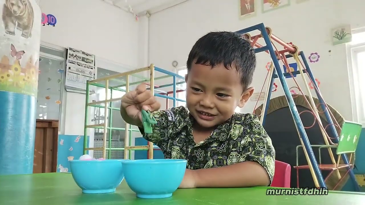 Kelas A | Memindahkan Pompom 