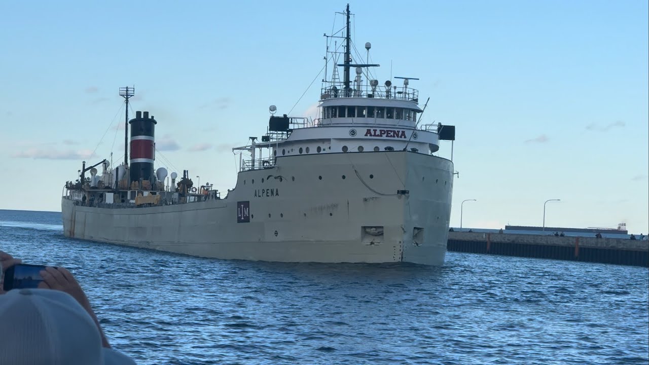 Duluth Ship Watching at its Best! 4 For 1 (+) Ships and Loads of History