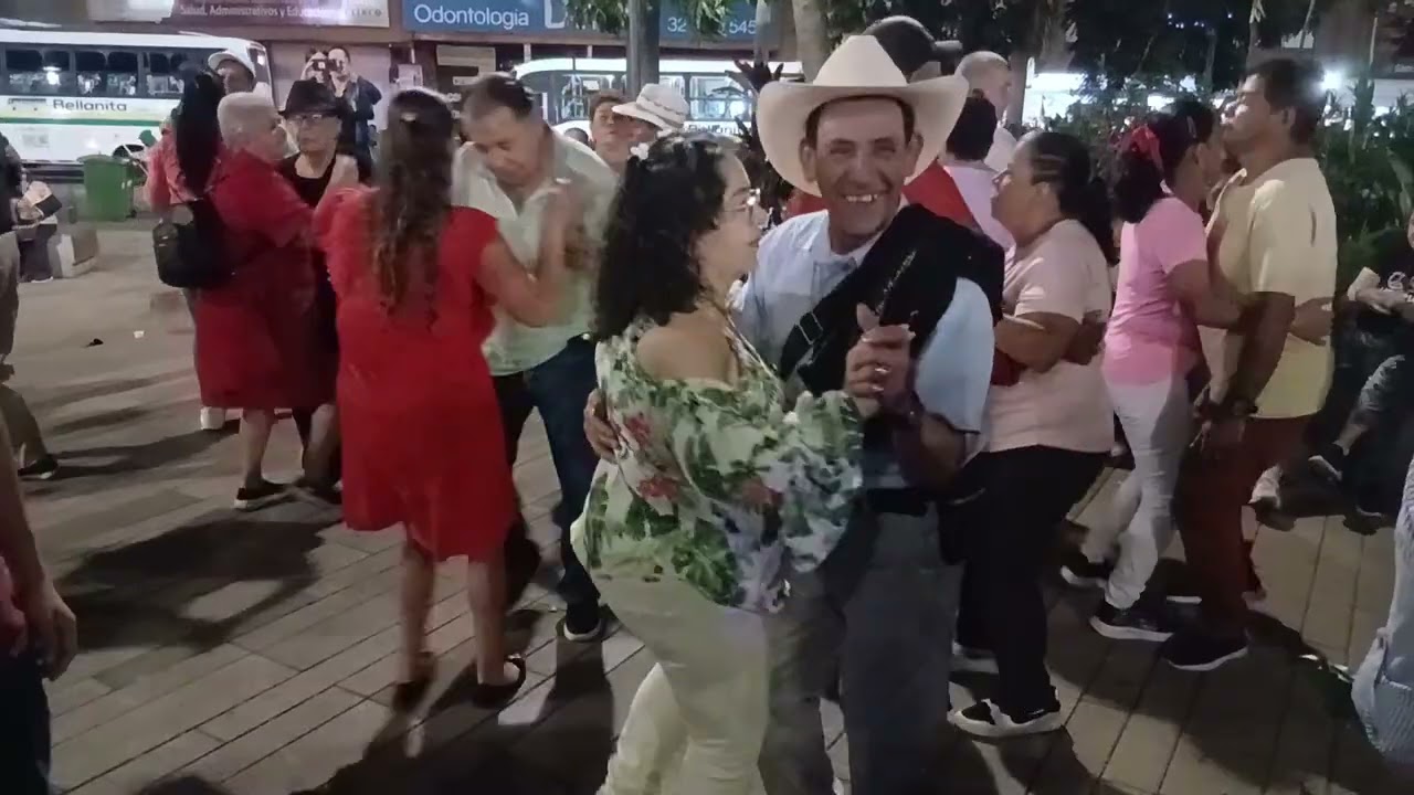 Los integrados parranderos. La gorda del parque de Berrio. Abril 26 2025.