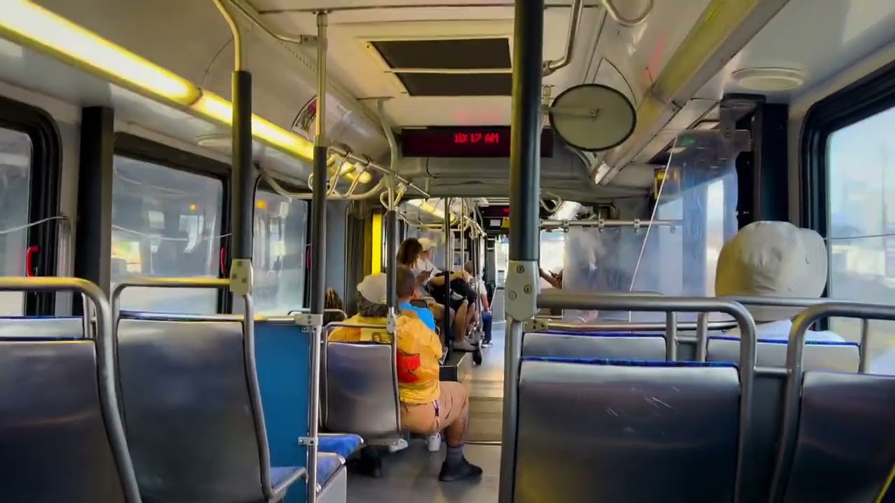 Honolulu TheBus - Route 20 - 2007 New Flyer D60LFR #143