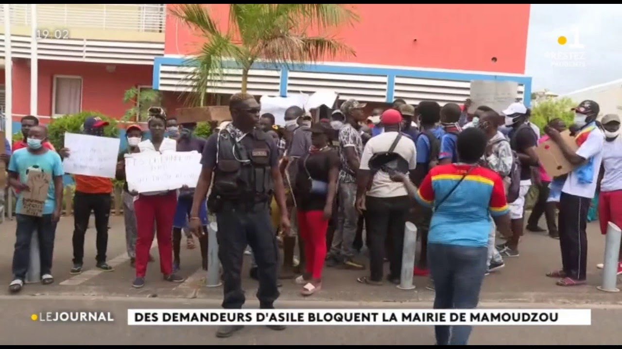 Des demandeurs d'asile bloquent la mairie de Mamoudzou