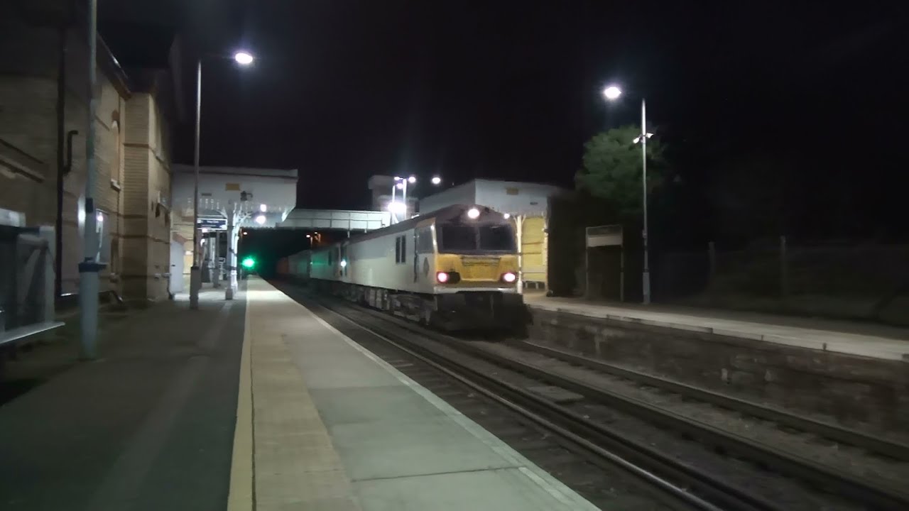 (HD) GBRF/Europorte 92010 'Moliere' + 92038 'Voltaire' roar through Bearsted on containers 23.12.14