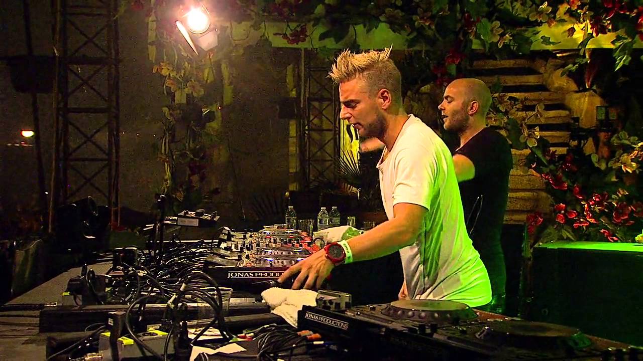 TomorrowWorld 2014 | Showtek