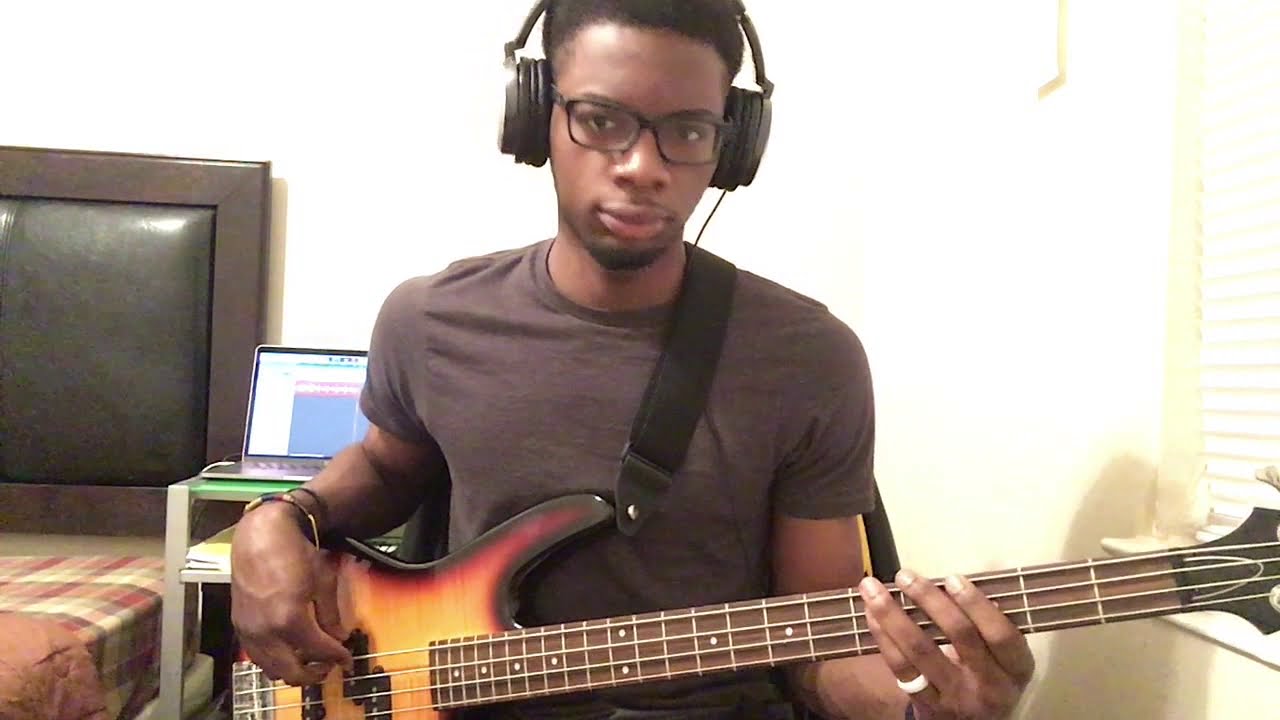 En el trono esta - Christine D'Clario (Bass Cover/Practice Take)