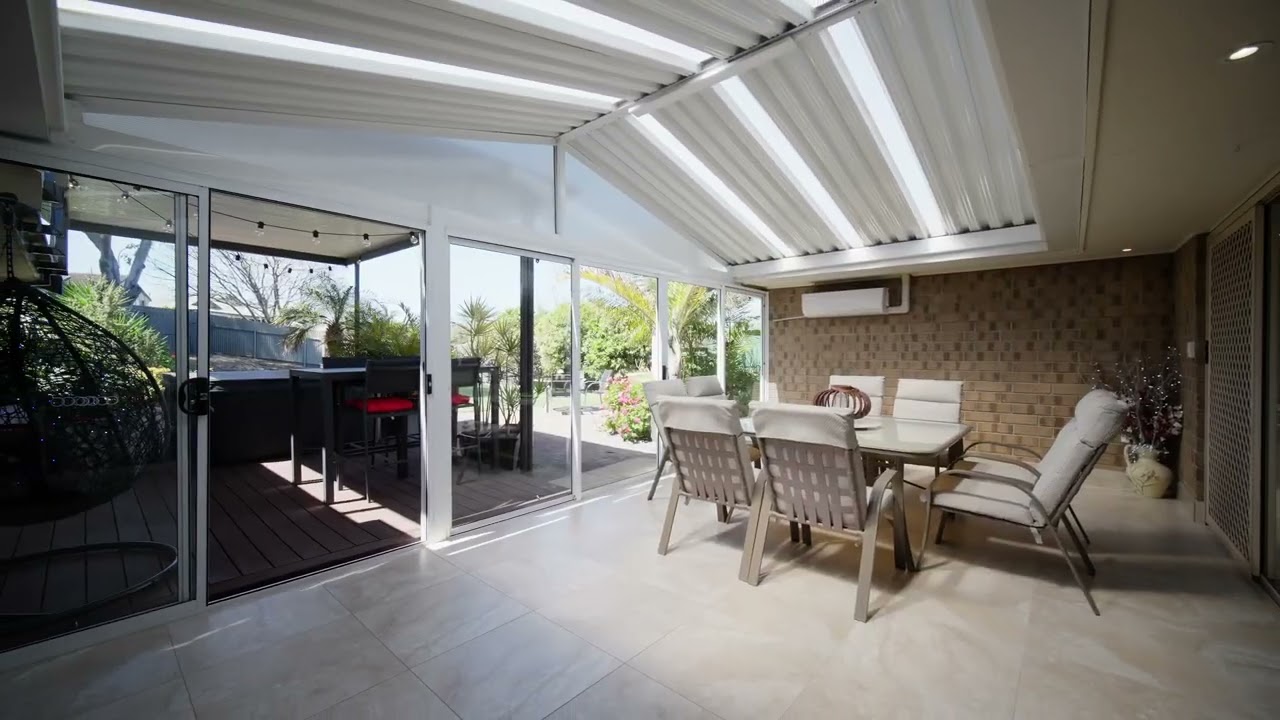 15 Antonia Circuit, Hallett Cove - Chloe Martin, Rod Smitheram