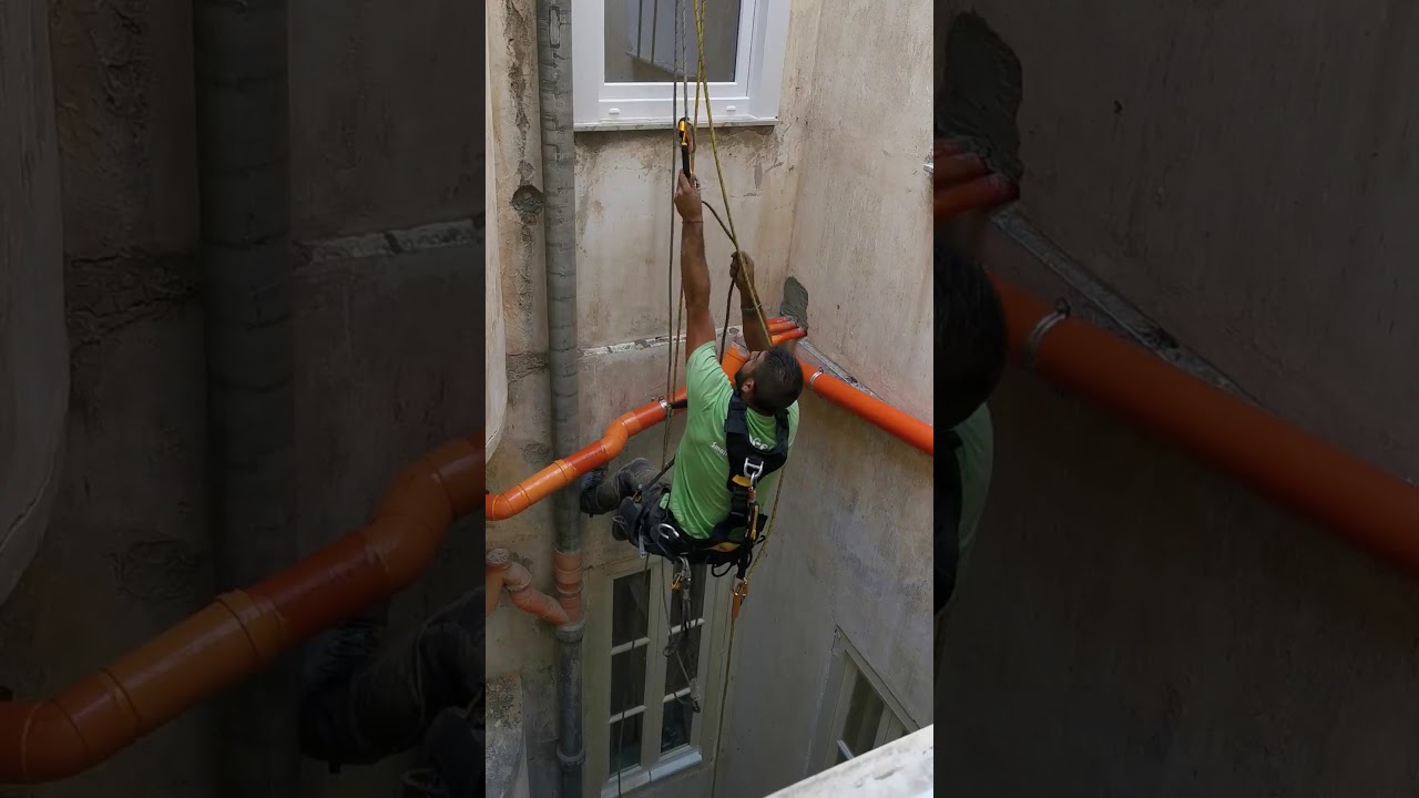 Risalita su fune durante un lavoro in quota