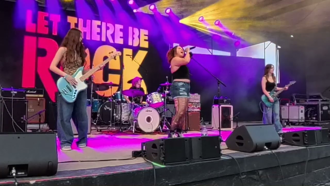 Sapphire Signal Opens for Clutch and Covers Smashing Pumpkins, Black Stone Cherry, and Rage