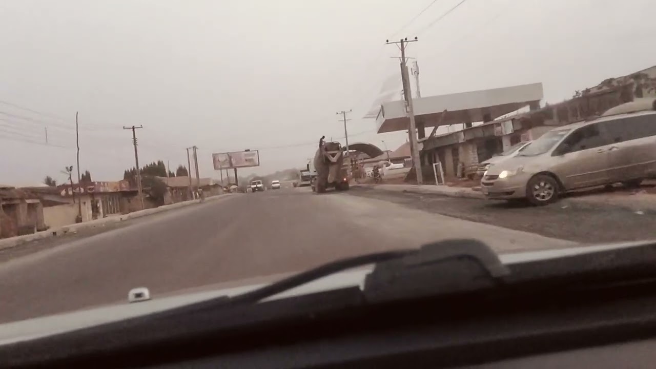 Худшая дорога в Энугу, Транс-Экулу, соединяющая дорогу с Пенокс.