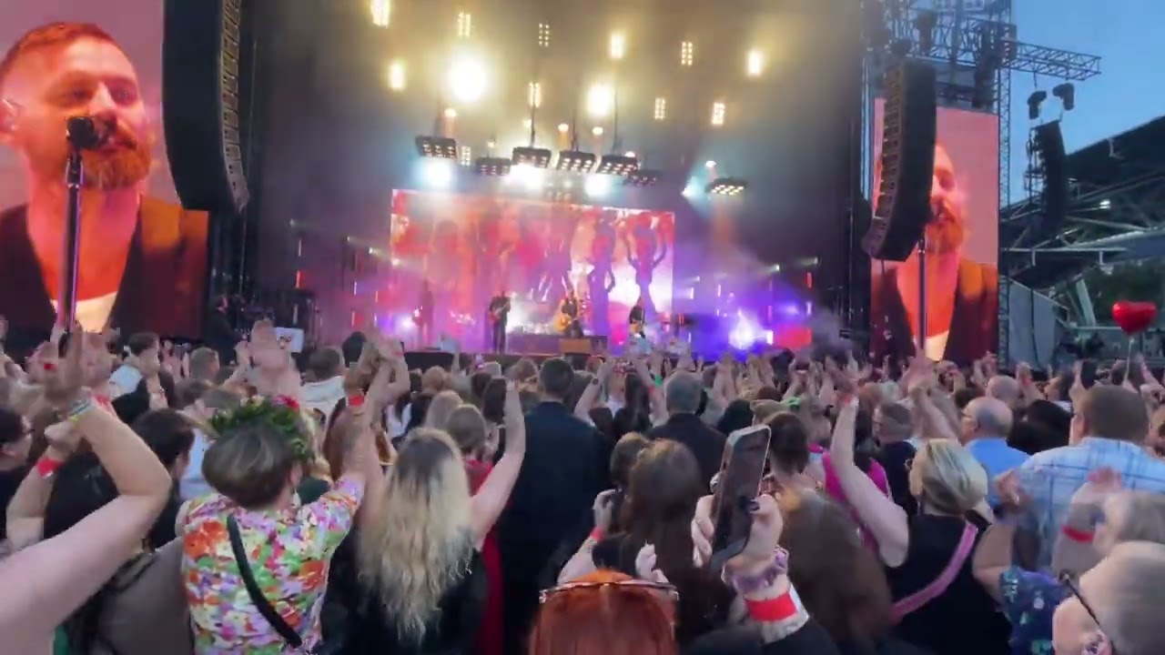 LAURI TÄHKÄ ja retkue: Pauhaava sydän