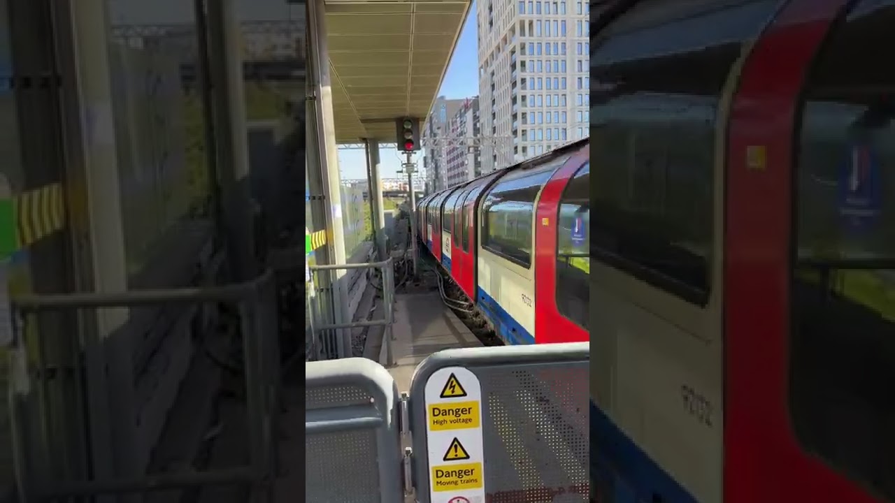1992 Stock - Departing Stratford #london #londonunderground #rapidtransit