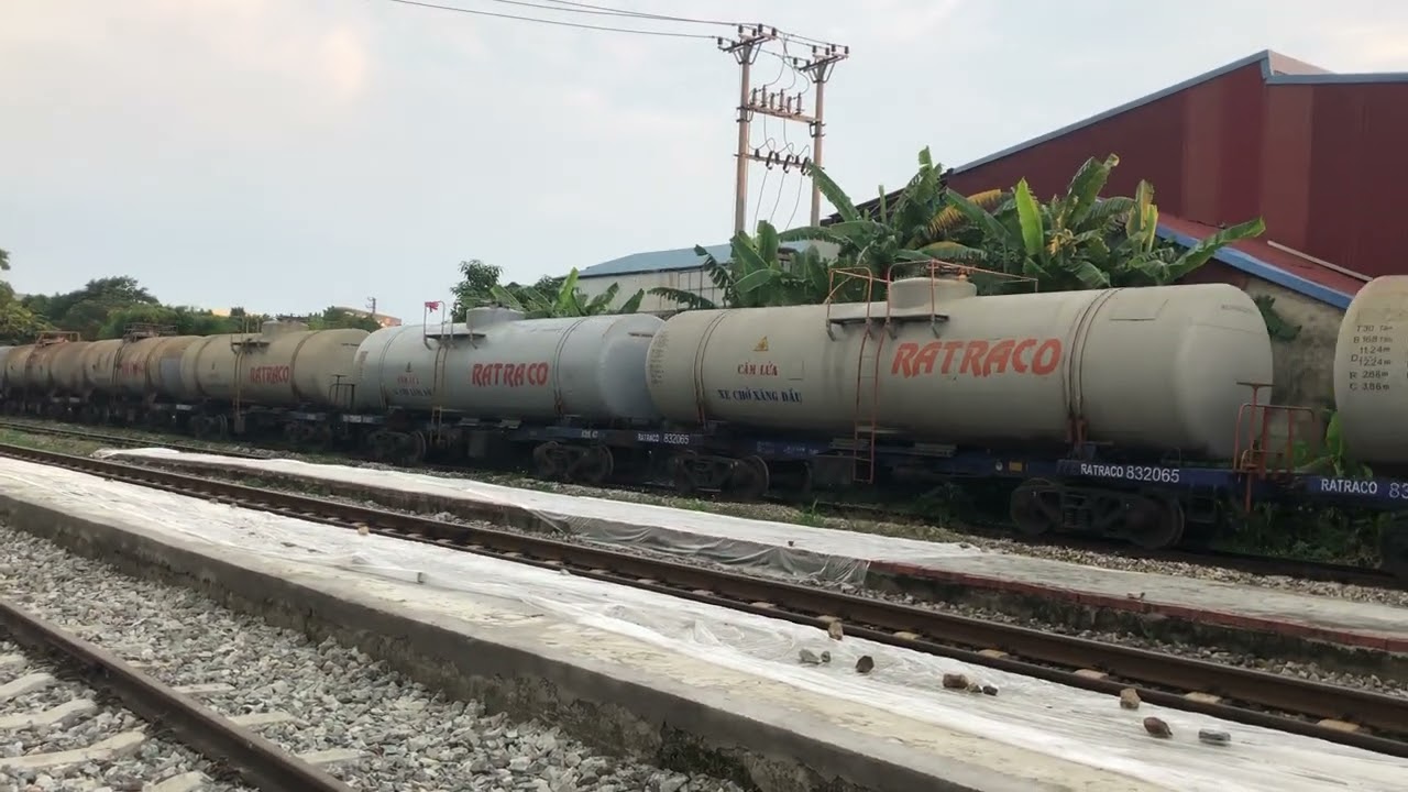 D10H-025 Kéo tàu xăng dầu A3202 RỜi Ga phủ Đức￼ ￼￼￼