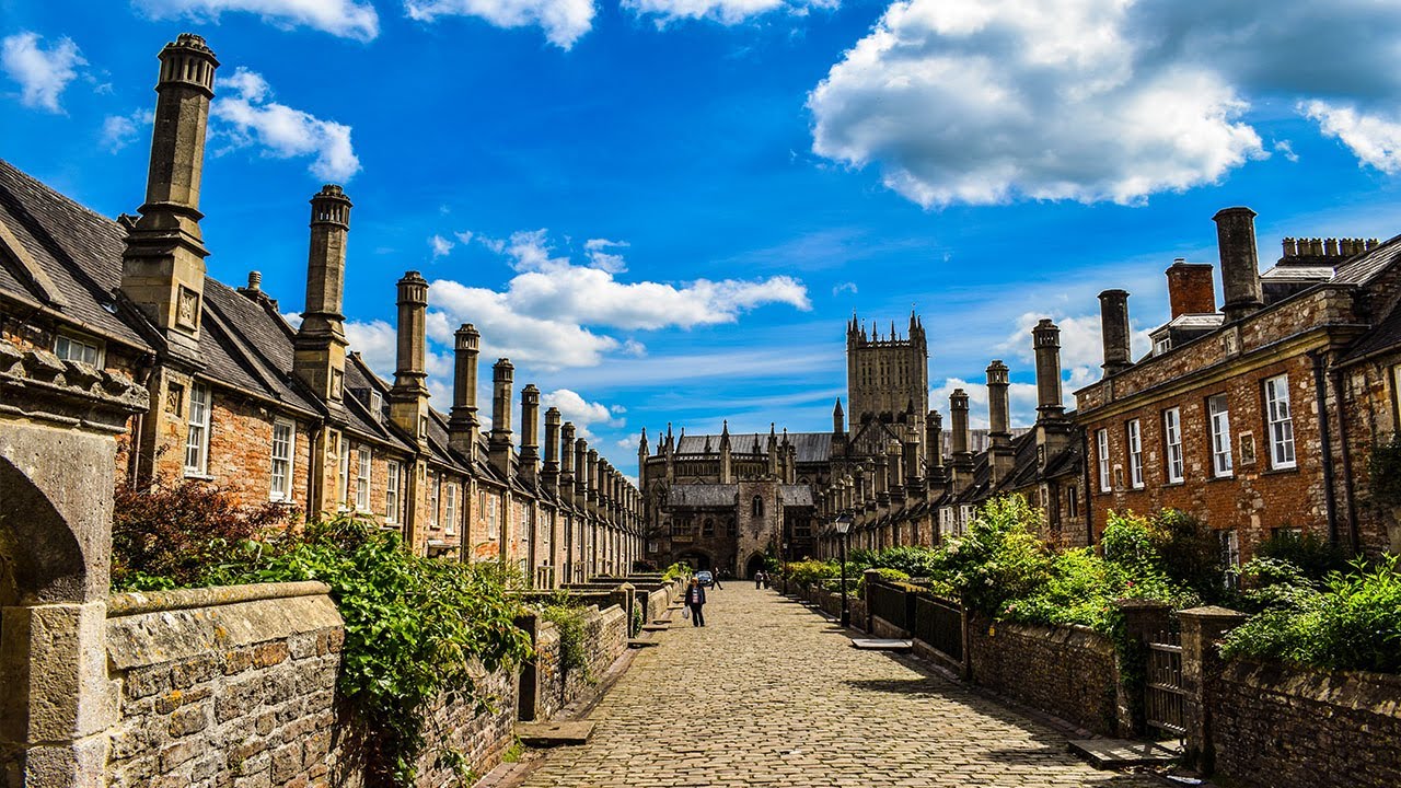 Уэллс, самая старая жилая улица в Европе