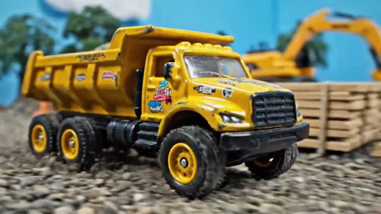 💥 RC Jobsite Action! Huina Excavator & Volvo Dump Truck Work Together After Quick Repair