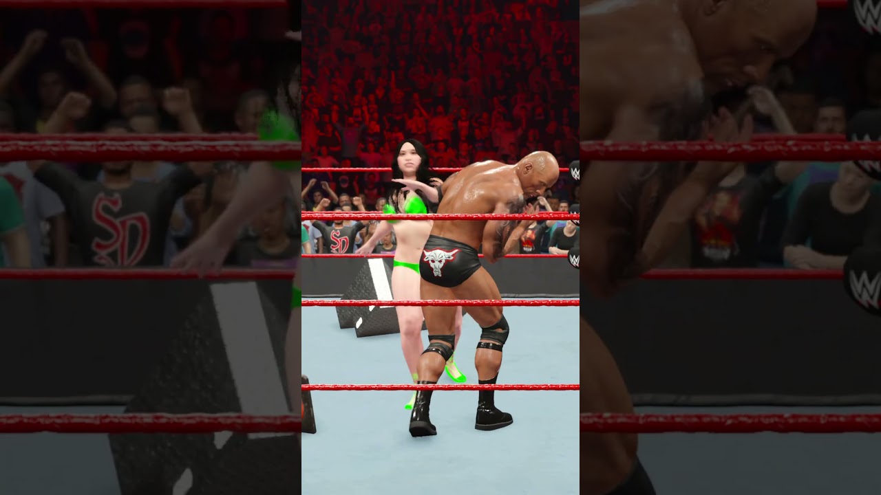 Напряженный бой между Роком и Лив Морган в WWE 