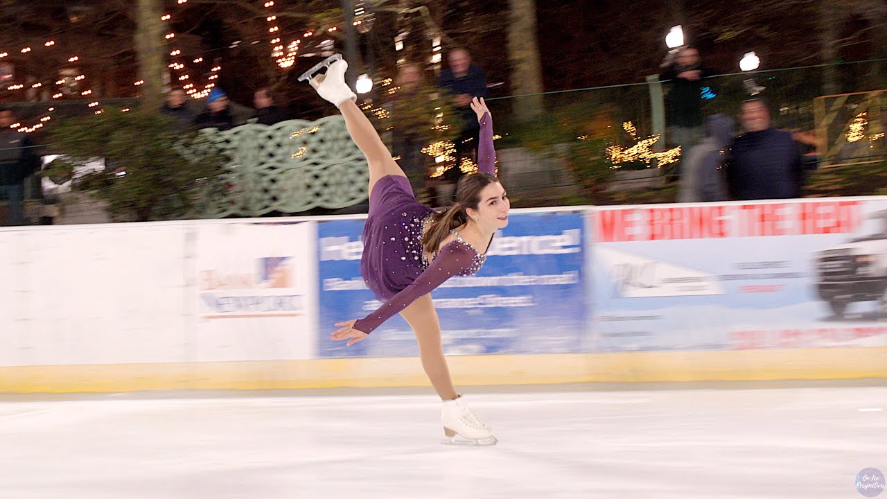 Marissa Castelli performs to Michael Bublé at the 2022 Providence Tree Lighting (10 of 16)