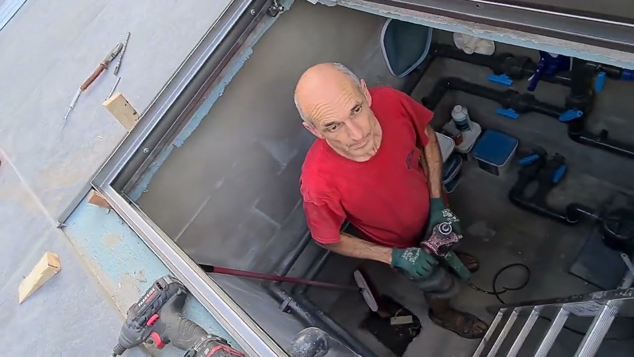 Rozsdamentes burkolható gázteleszkópos aknatető beépítése házilagosan