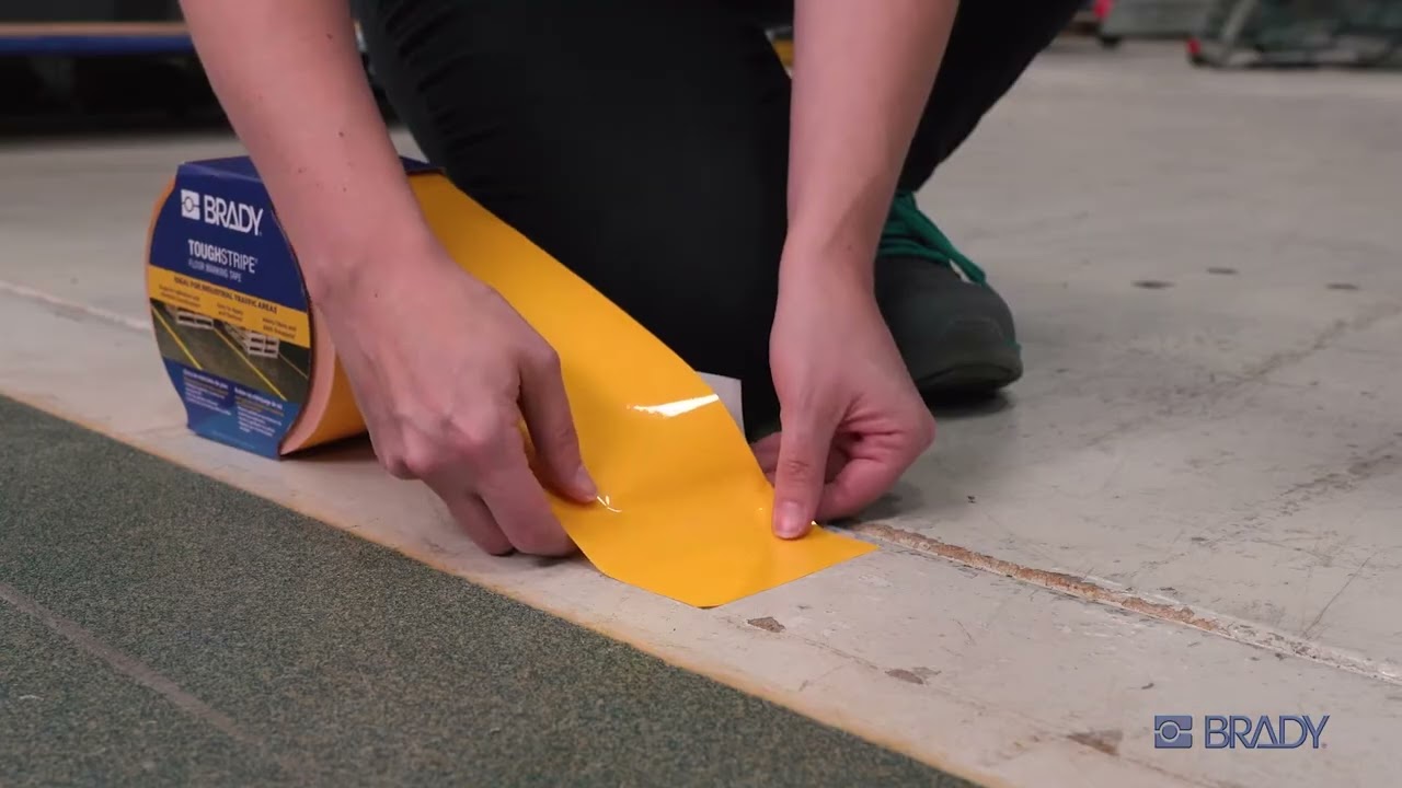 Как наносить и удалять ленту для напольной разметки Brady ToughStripe 1080p 30 кадров в секунду H...