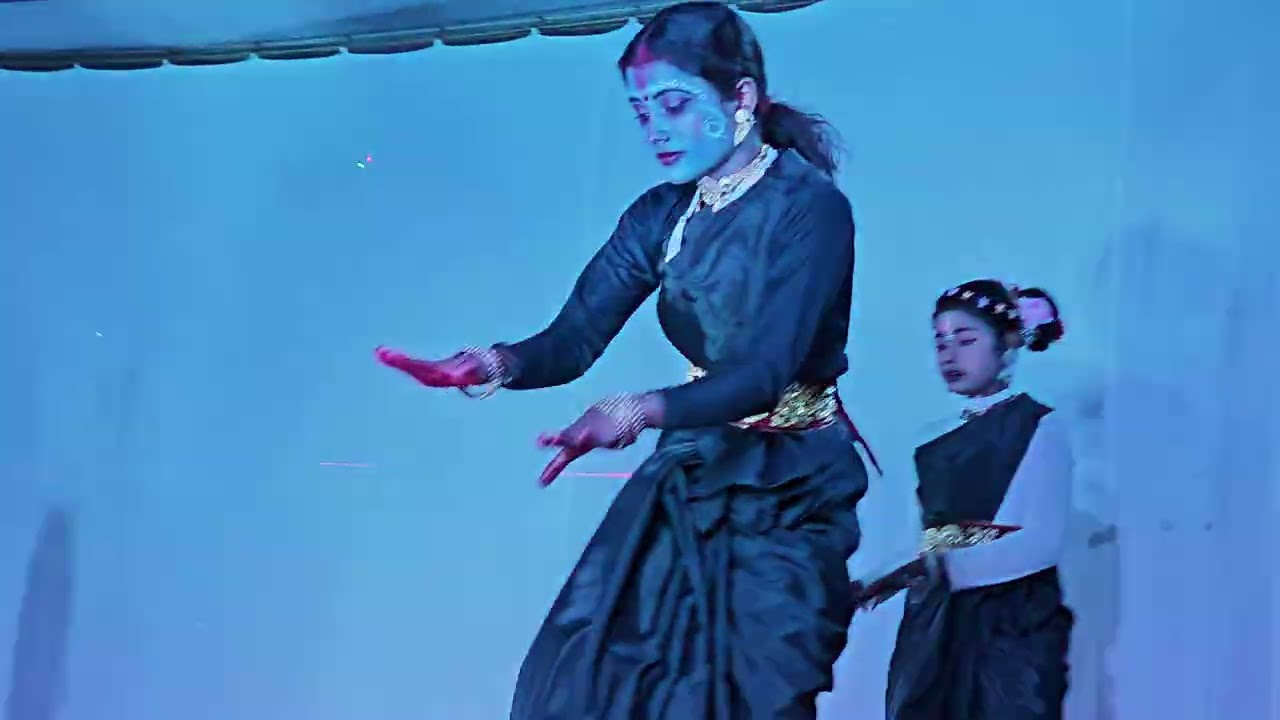 মাদল বাঁশি বাজে তালে তালে