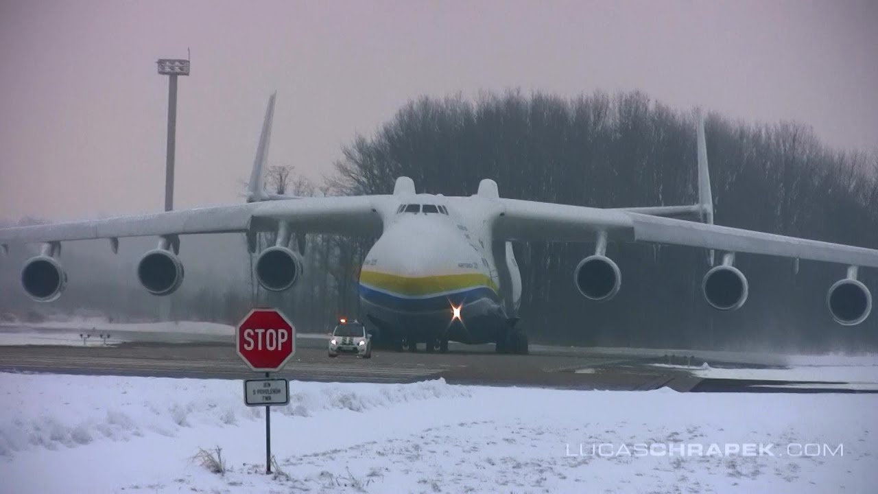 Antonov An-225 Mriya Mosnov Odlet Departure Ostrava (Taxi + Take-off) 02.02.2015