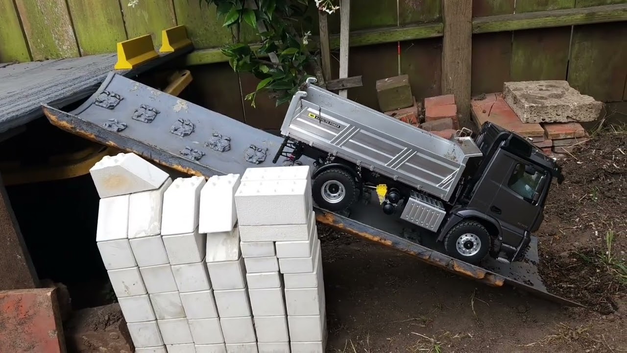 "1/14 Scale Eco RC Adventures - Hitachi Digger & Kabolite Hauler In  Action!"