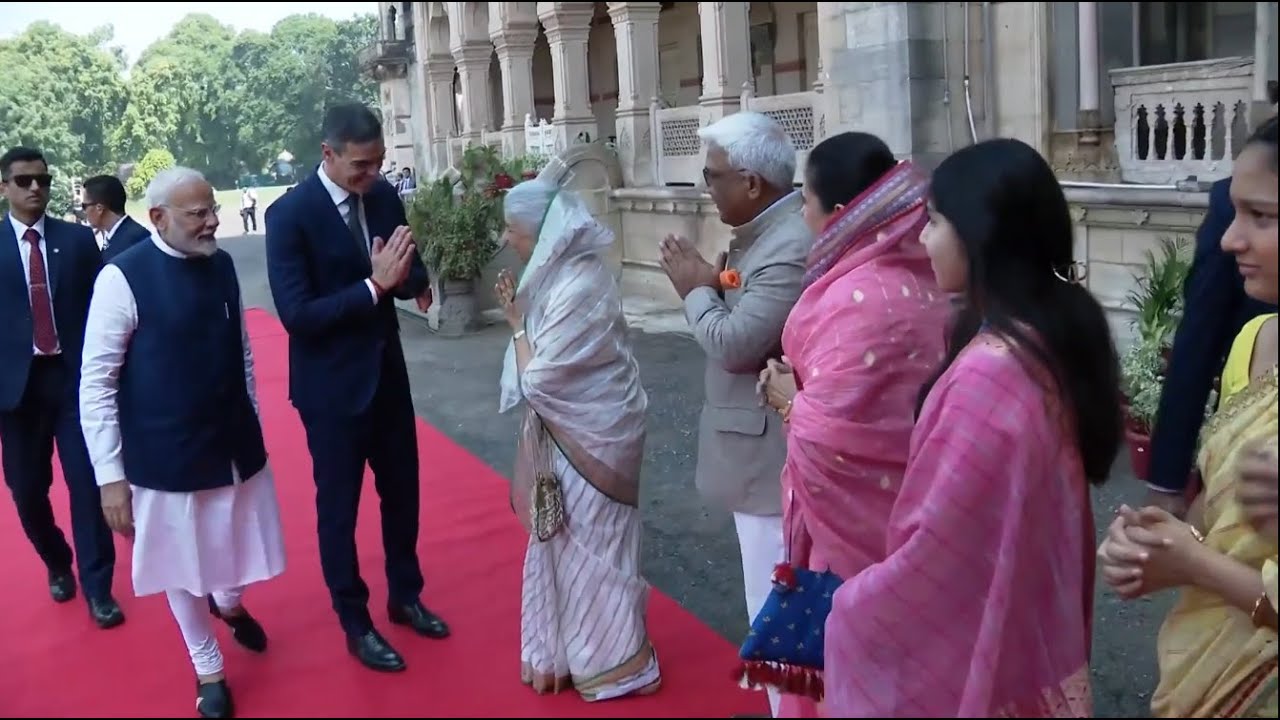 PM Modi and Spanish PM meet Vadodara royal family at Laxmi Vilas Palace