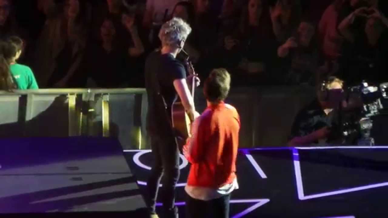 One Direction - Don't forget where you belong (live)