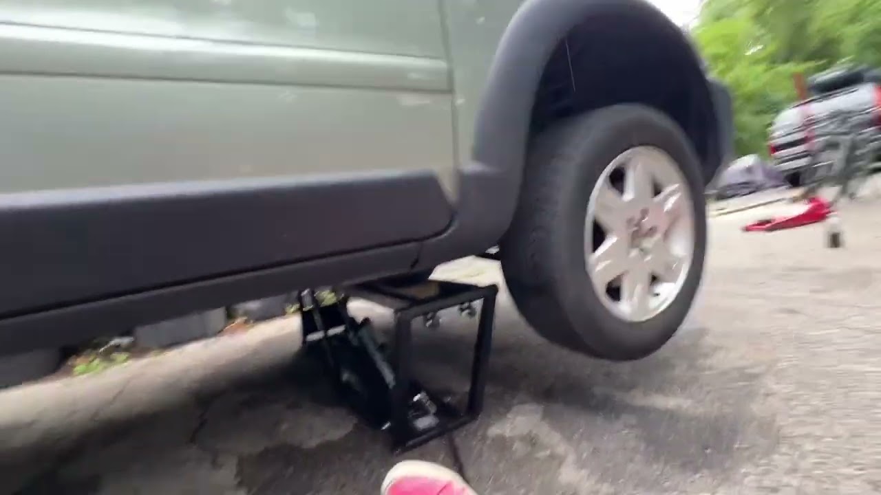2005 Volvo XC70 on QuickJack