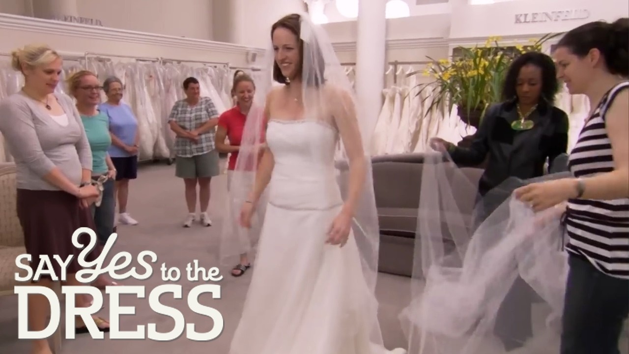 A Wedding Dress Disaster Leaves An Unhappy Bride In Tears | Say Yes To The Dress: Bridesmaids