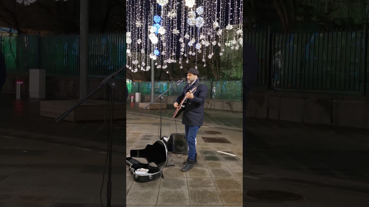 With Or Without You (U2). Ronen Cliff. Ron Menagen. Street Music In Moscow. Busker. 2020