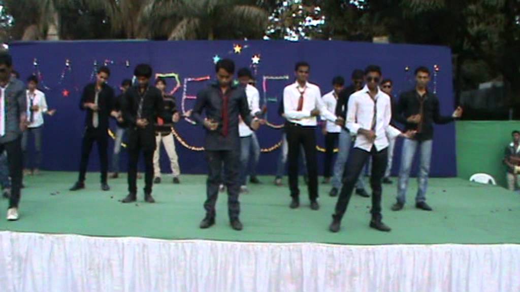 BCA Amroli college .....very very funny dance in farewell party......