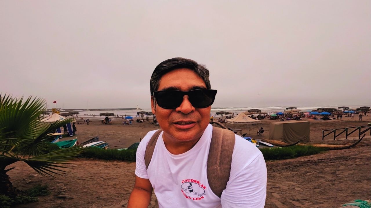 BARRANCO : Prohíbe el INGRESO  a sus PLAYAS ( pero adentro hay gente )