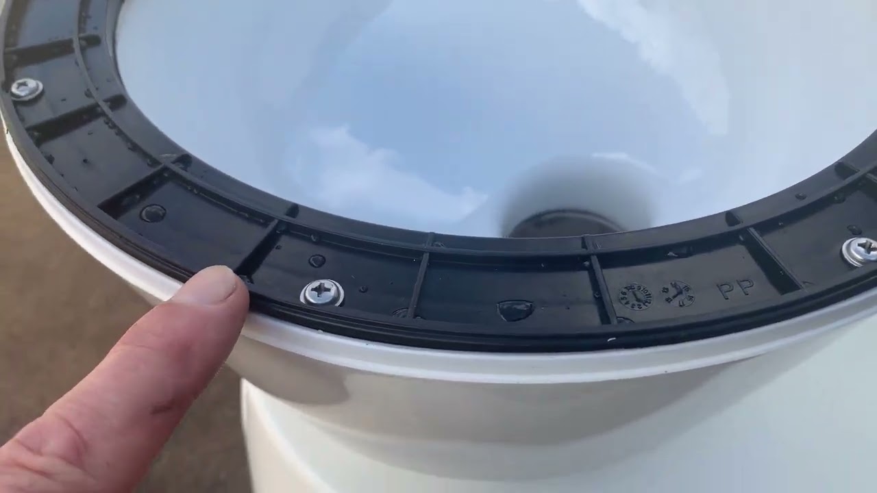 Dometic CTW4050 Caravan Toilet Removal and Dismantle