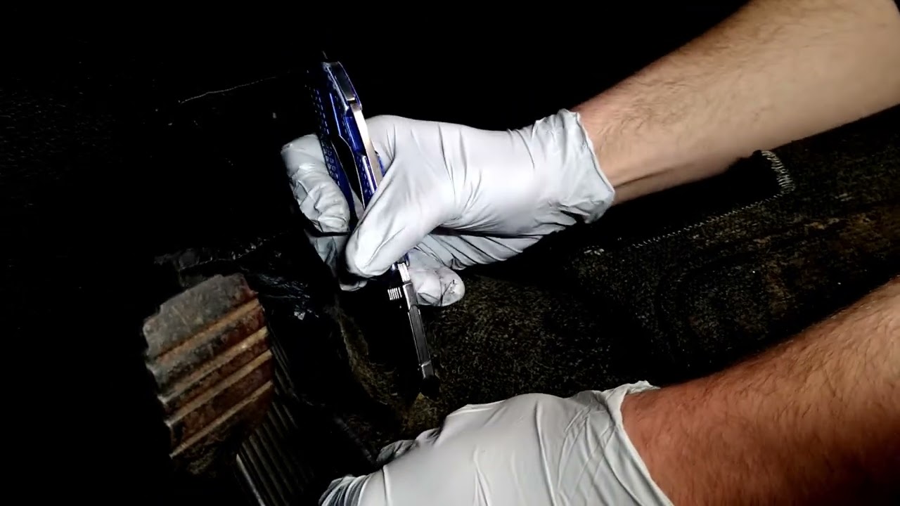THE GAS PEDAL STUCK!! - 1971 Super Beetle Throttle Cable Replacement