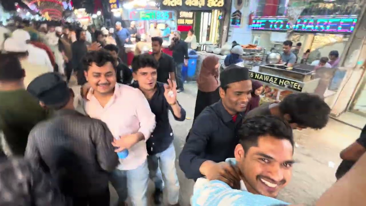 ￼ Okhla Se Jama Masjid gaye Te Socha kyun na ek Log Bana Le Bhai Data Jada is block support karo ￼