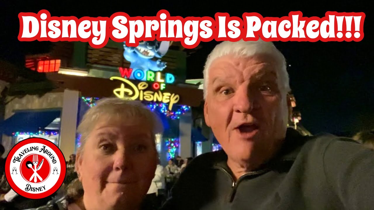 DISNEY SPRINGS MERCHANDISE TOUR ON A SATURDAY NIGHT DURING CHRISTMAS | DINING AROUND DISNEY