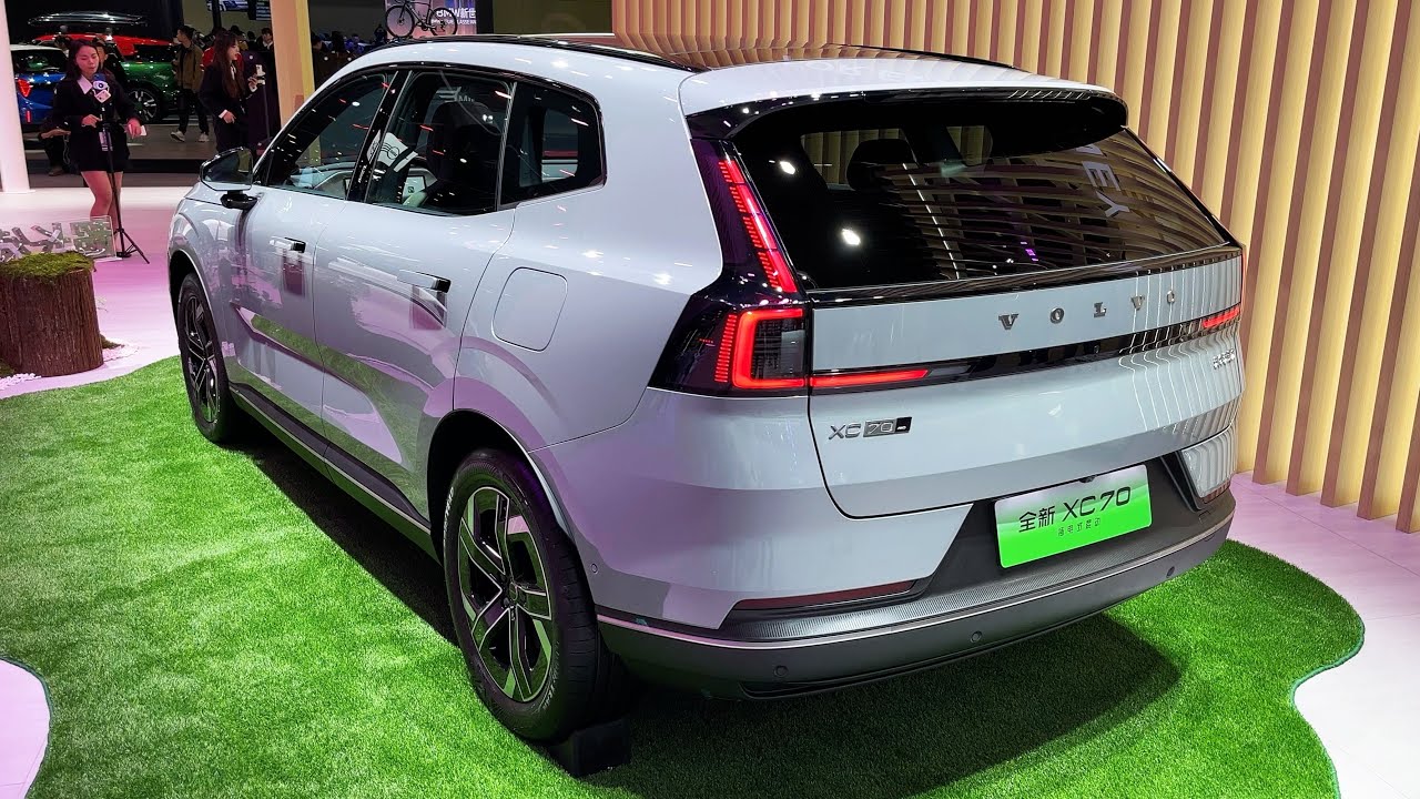 2026 Volvo XC70 SUV PHEV Interior and Exterior in details 4K