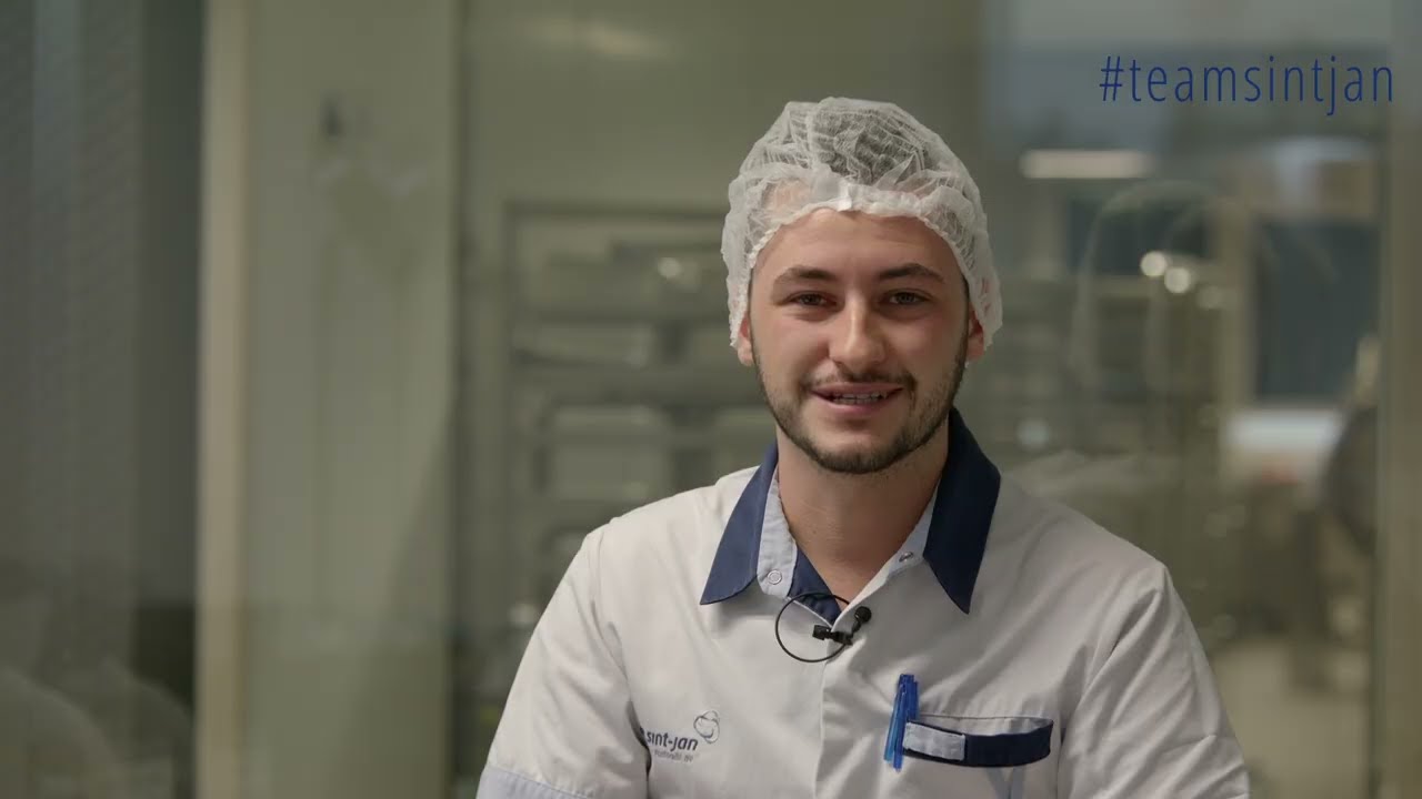 Glen houdt als Keukenmedewerker van zijn gevarieerd takenpakket #teamsintjan
