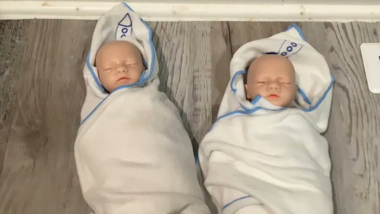 Evening routine with the silicone babies + a messy diaper ￼