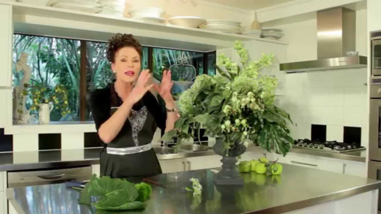 Flowers & Floristry Tutorial: Using Fresh and Artificial Forms Together