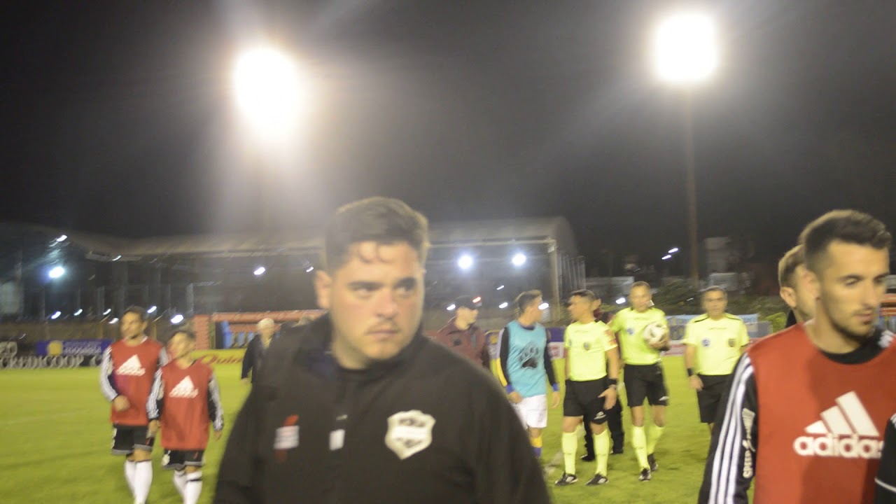 Lucas Comesa&ntilde;a cuando se va en el primer tiempo